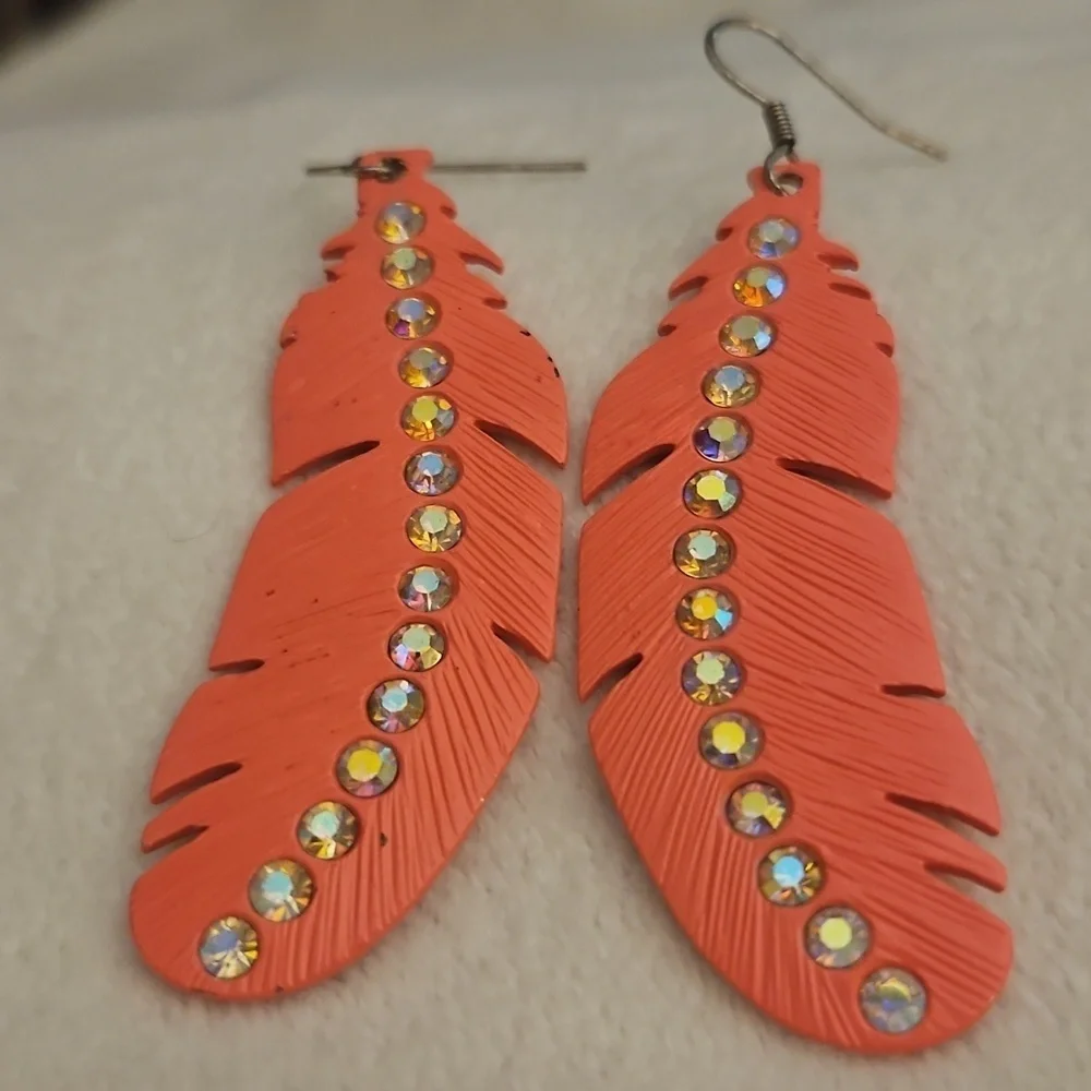Vtg 1980s Neon Pink Aurora Borealis Rhinestones Metal Feather Festival Earrings